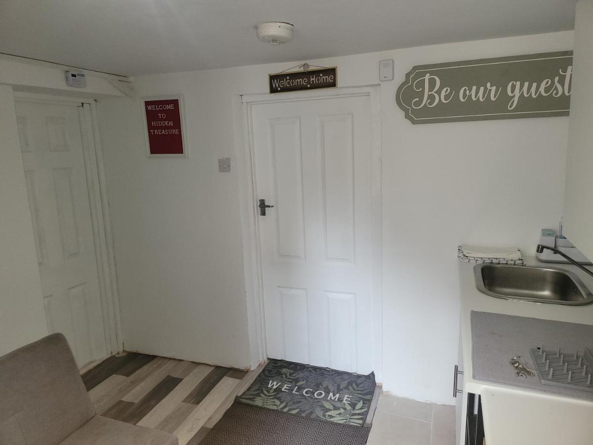 Hidden Treasure-Netflix And Wi-Fi-Basement Flat Apartment Gillingham  Bagian luar foto