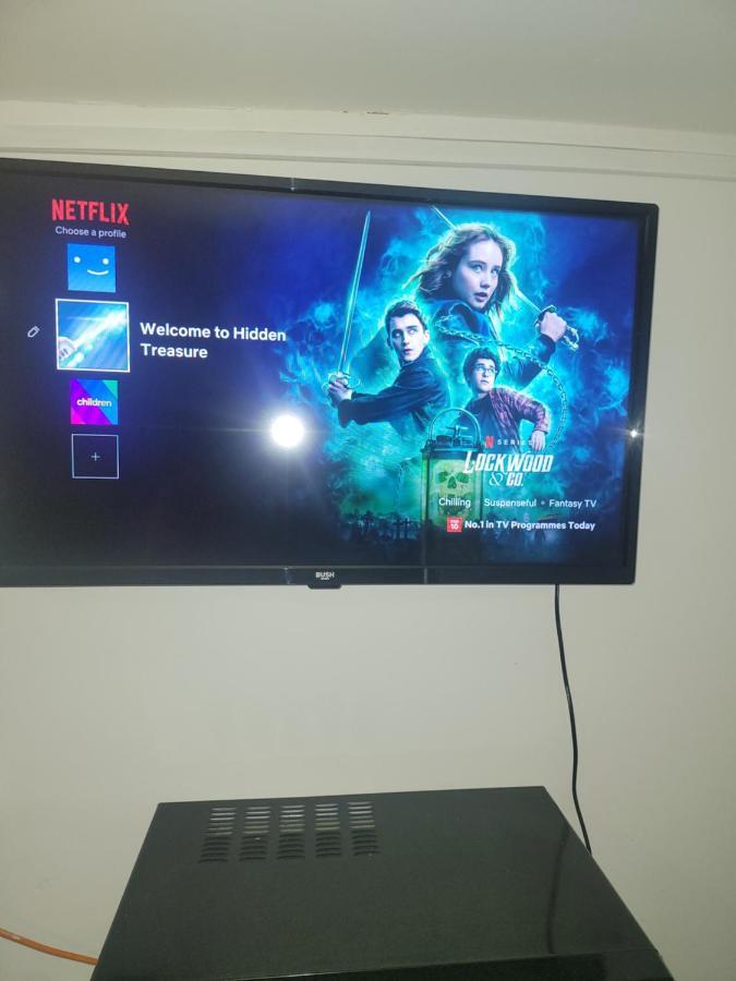 Hidden Treasure-Netflix And Wi-Fi-Basement Flat Apartment Gillingham  Bagian luar foto