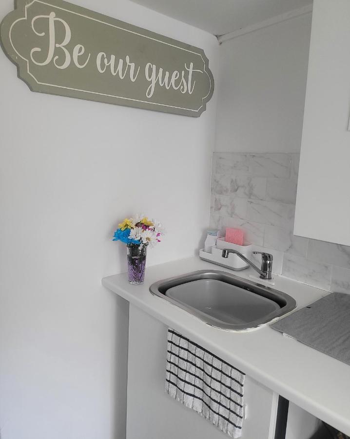 Hidden Treasure-Netflix And Wi-Fi-Basement Flat Apartment Gillingham  Bagian luar foto