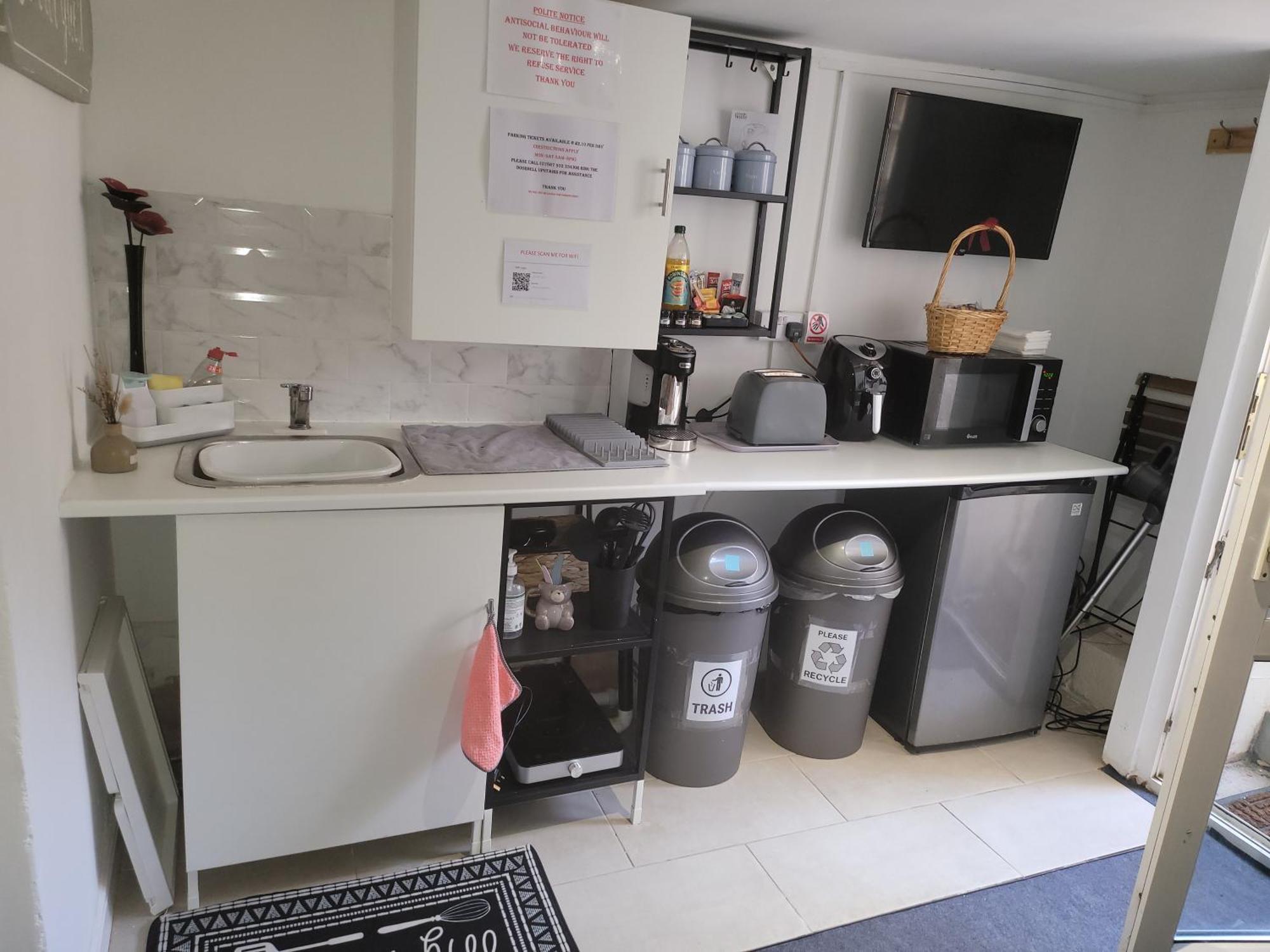 Hidden Treasure-Netflix And Wi-Fi-Basement Flat Apartment Gillingham  Bagian luar foto